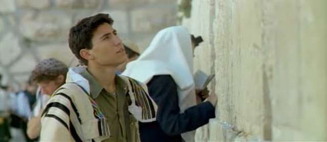  Army soldier in west wall in Israel