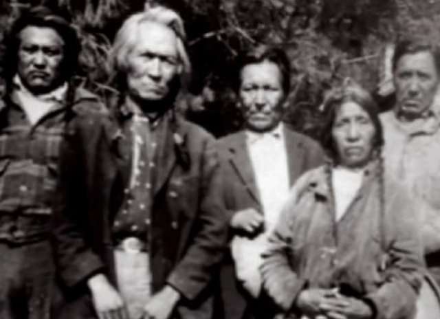 Lakota sioux circa 1875
Gall, Sitting Bull, Crazy Horse, ? Red Cloud 